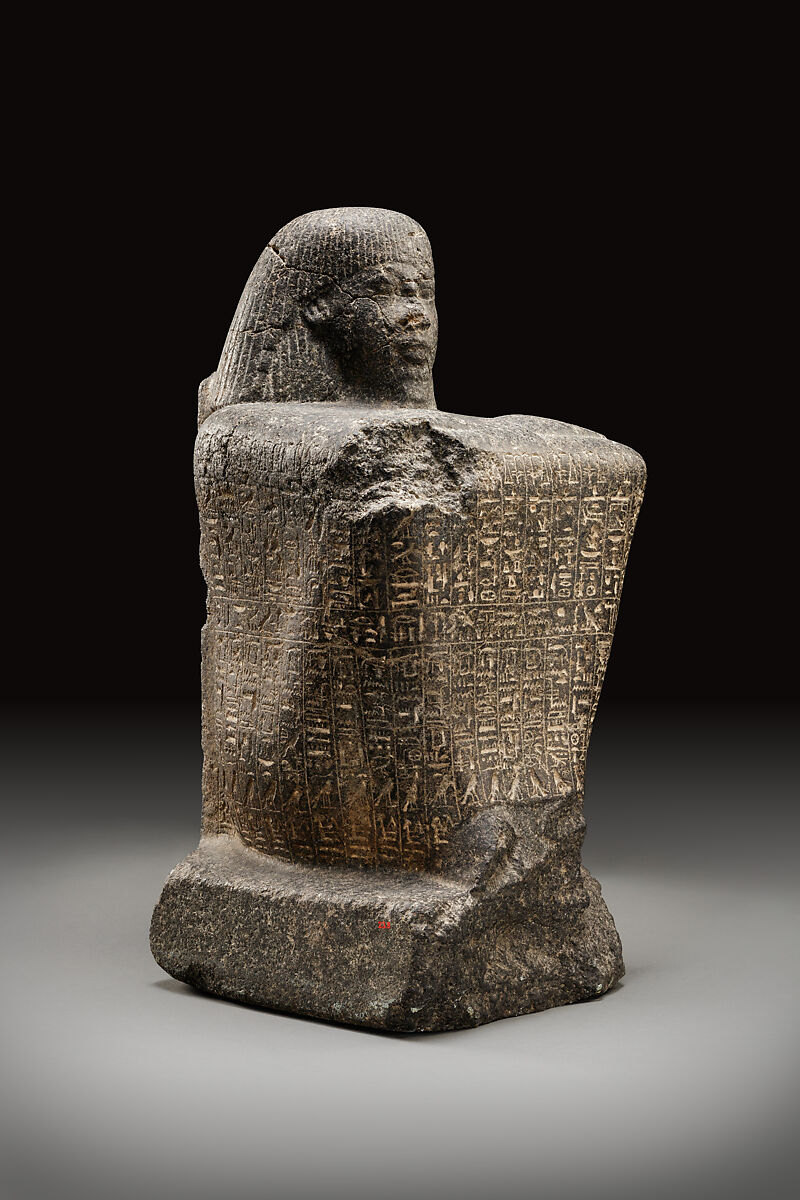 Block statue of Hor, Gray granite