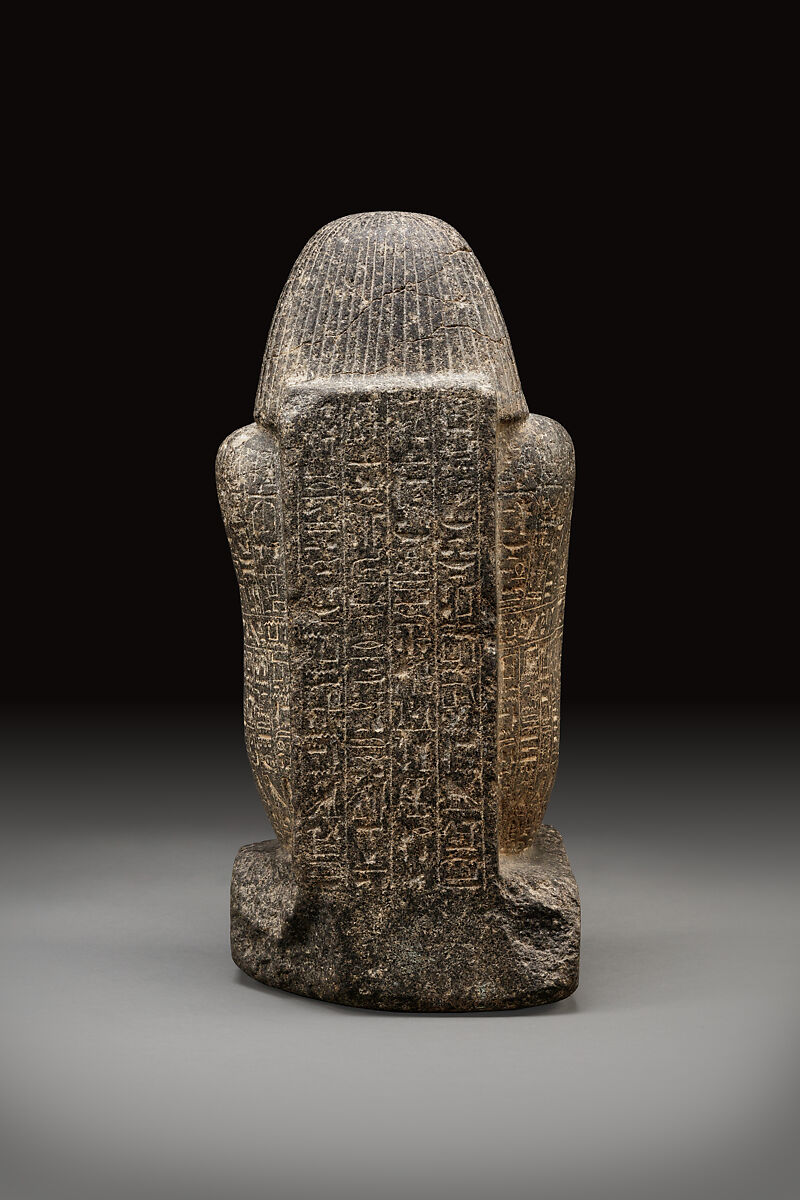Block statue of Hor, Gray granite