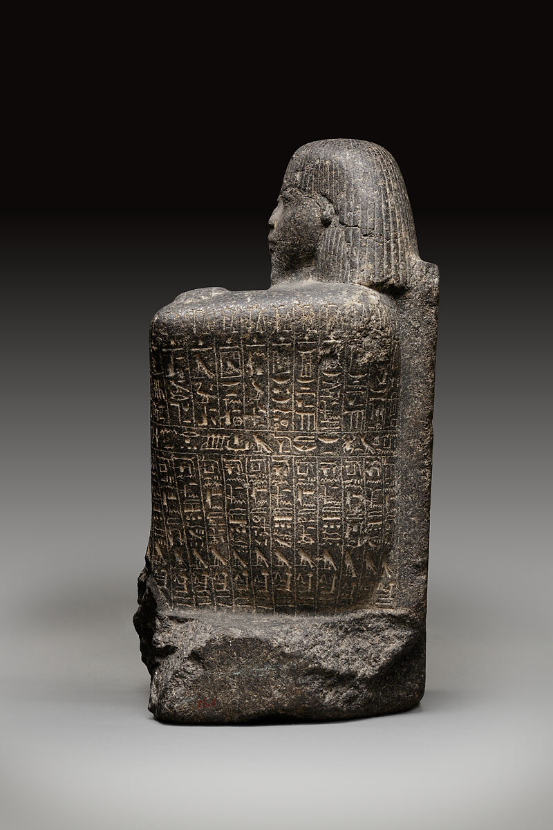 Block statue of Hor, Gray granite