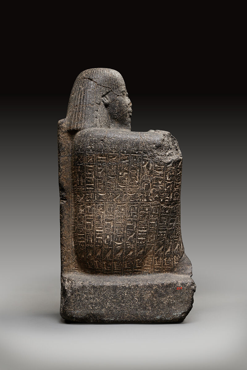 Block statue of Hor, Gray granite
