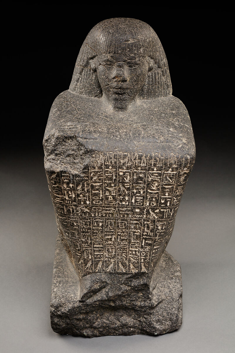 Block statue of Hor, Gray granite