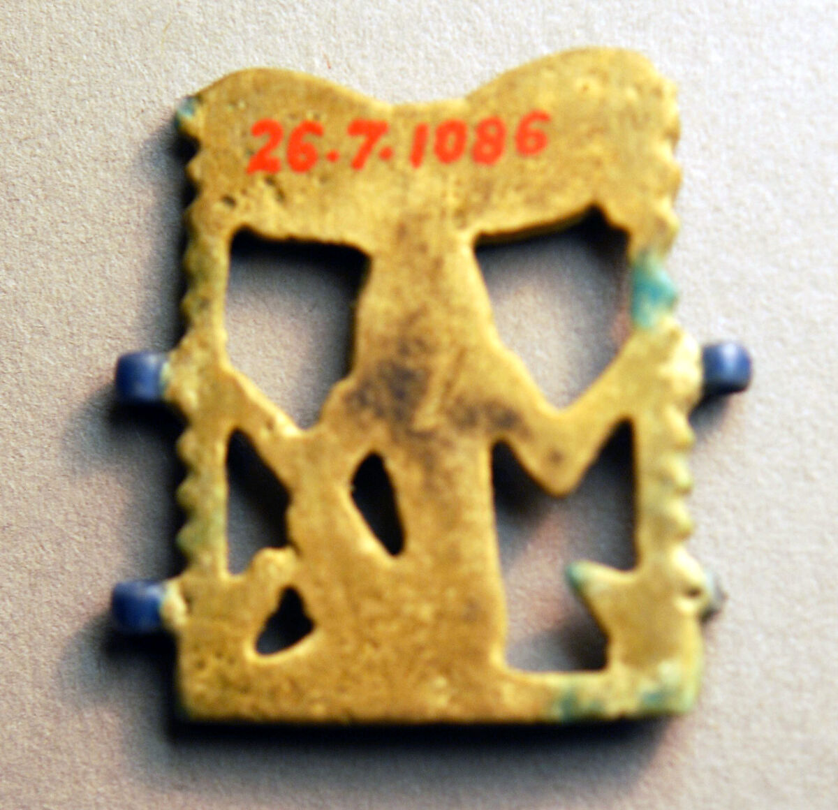 Heh amulet with the Name of Amenhotep III, Faience