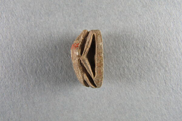 Scarab inscribed with the name of Unis, Steatite, traces of glaze