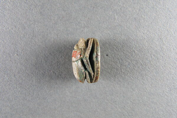 Scarab, disk, Steatite, traces of green glaze