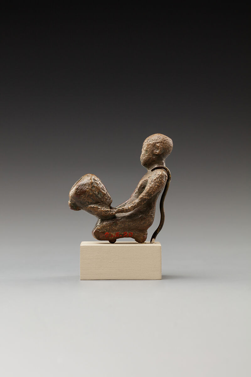 Statuette of a cult attendant with a jar, Bronze or cupreous alloy