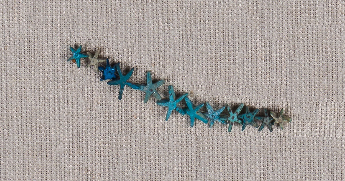 String of star amulets, Blue faience 