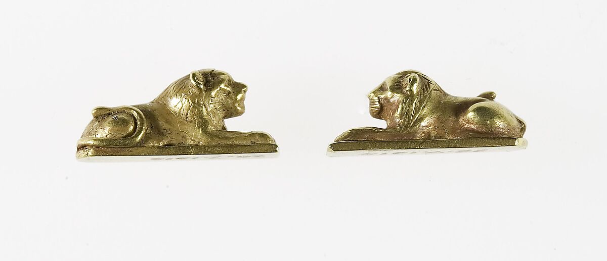 Recumbent lion from a bracelet, Gold