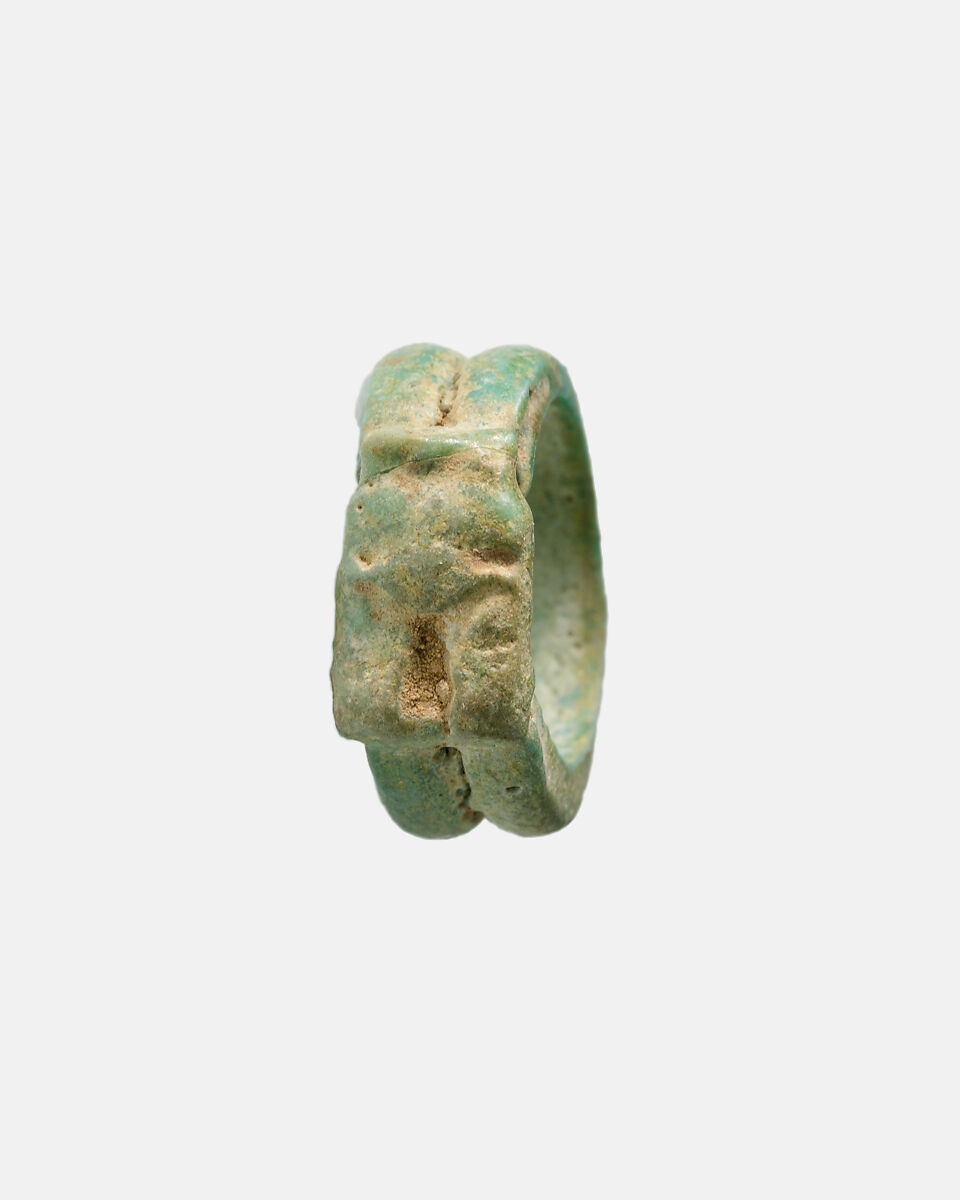 Ring, Hathor head, Faience 