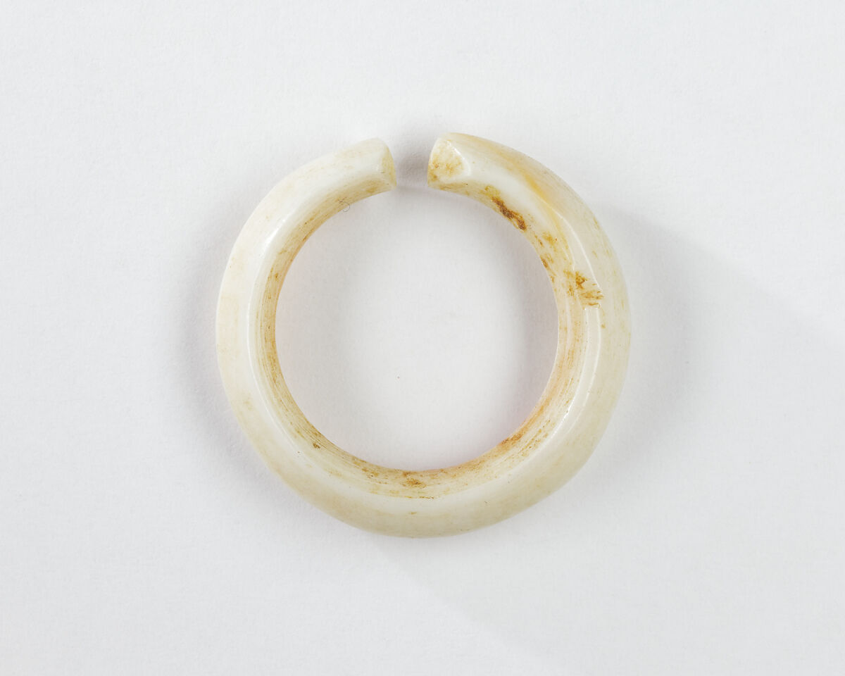 Penannular Earring, Shell 