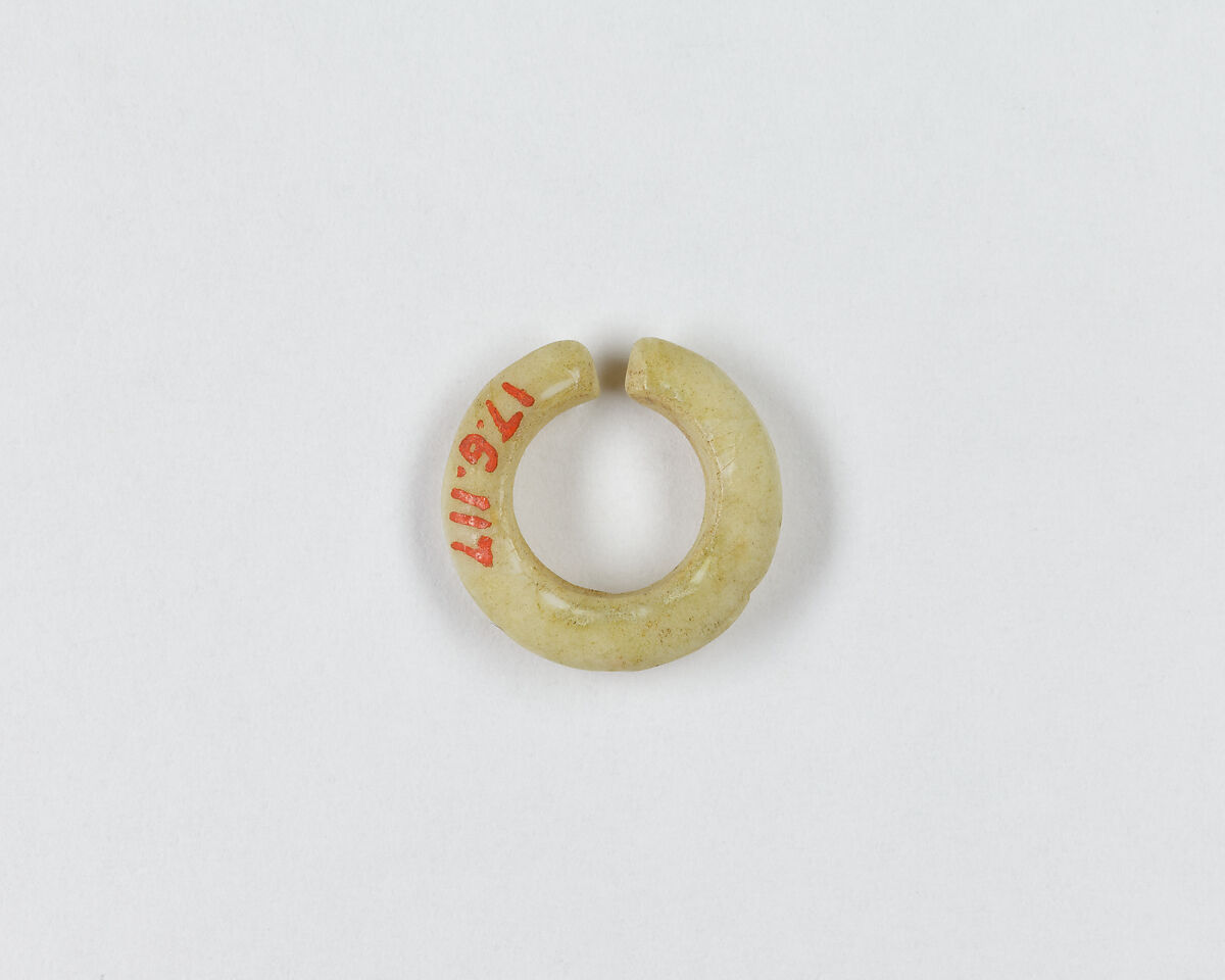 Penannular Earring, Shell