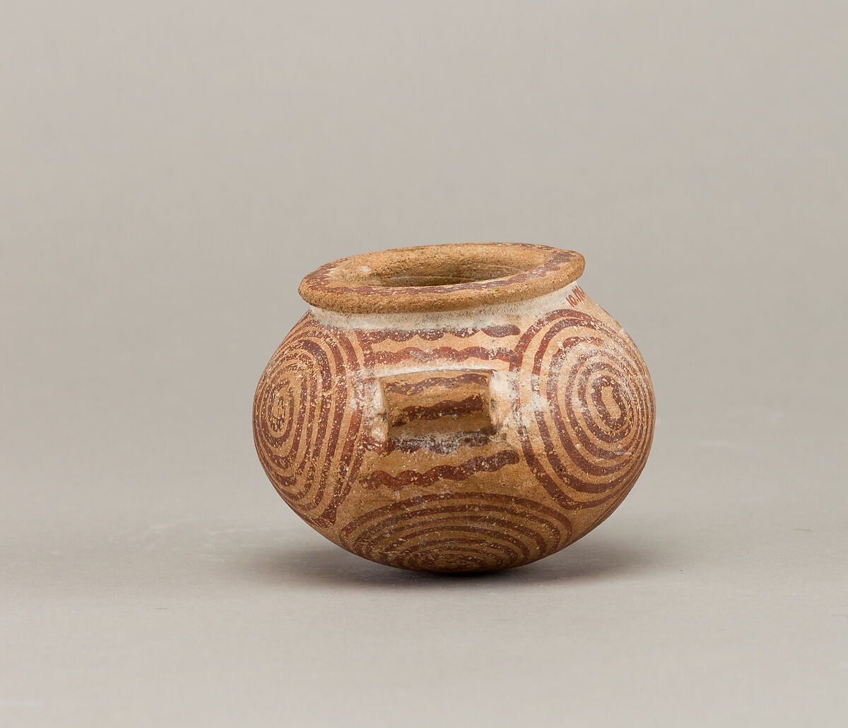 Squat decorated ware jar depicting spirals, Pottery, paint