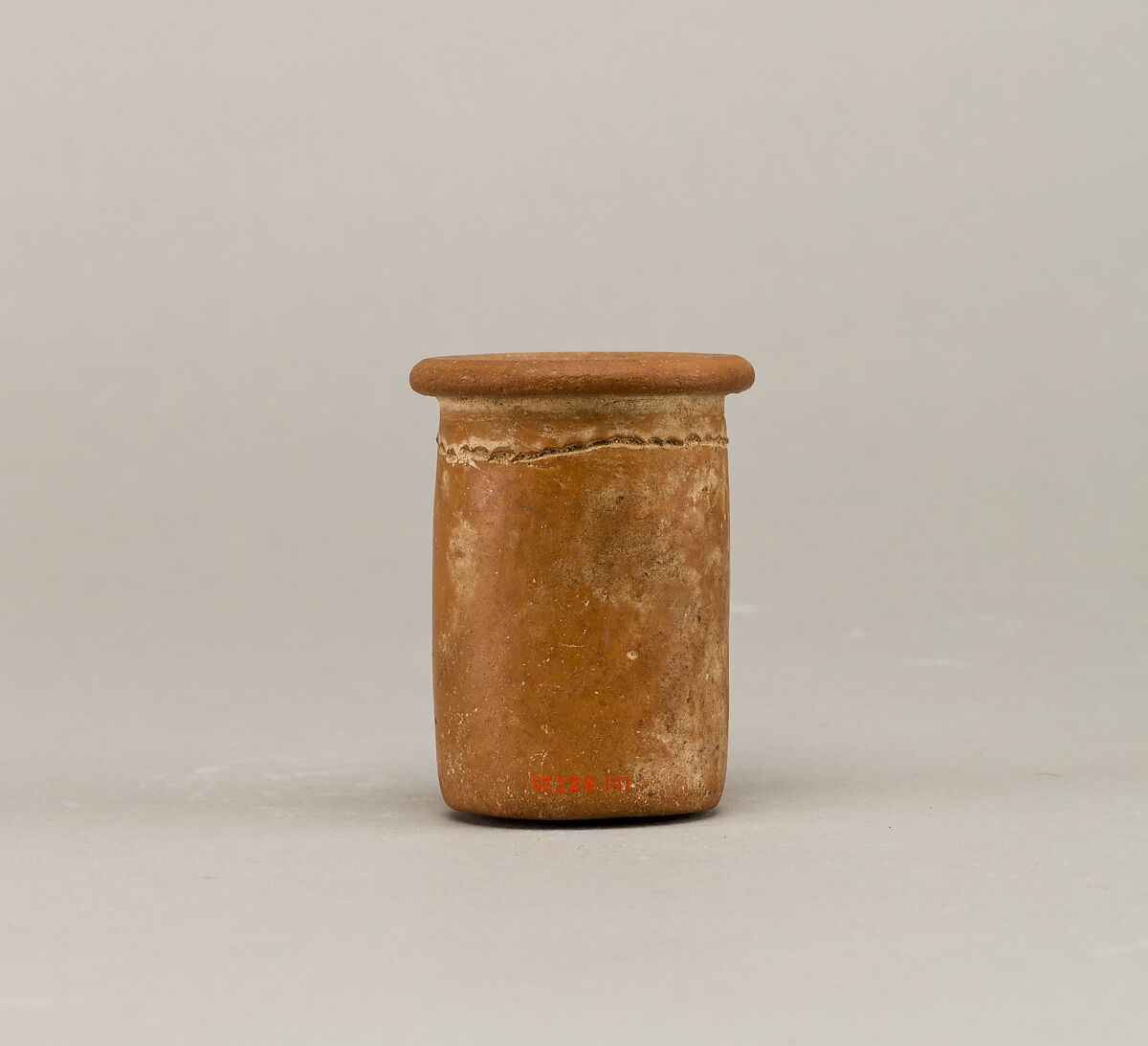 Short wavy-handled ware cylindrical jar with a scalloped line, Pottery 