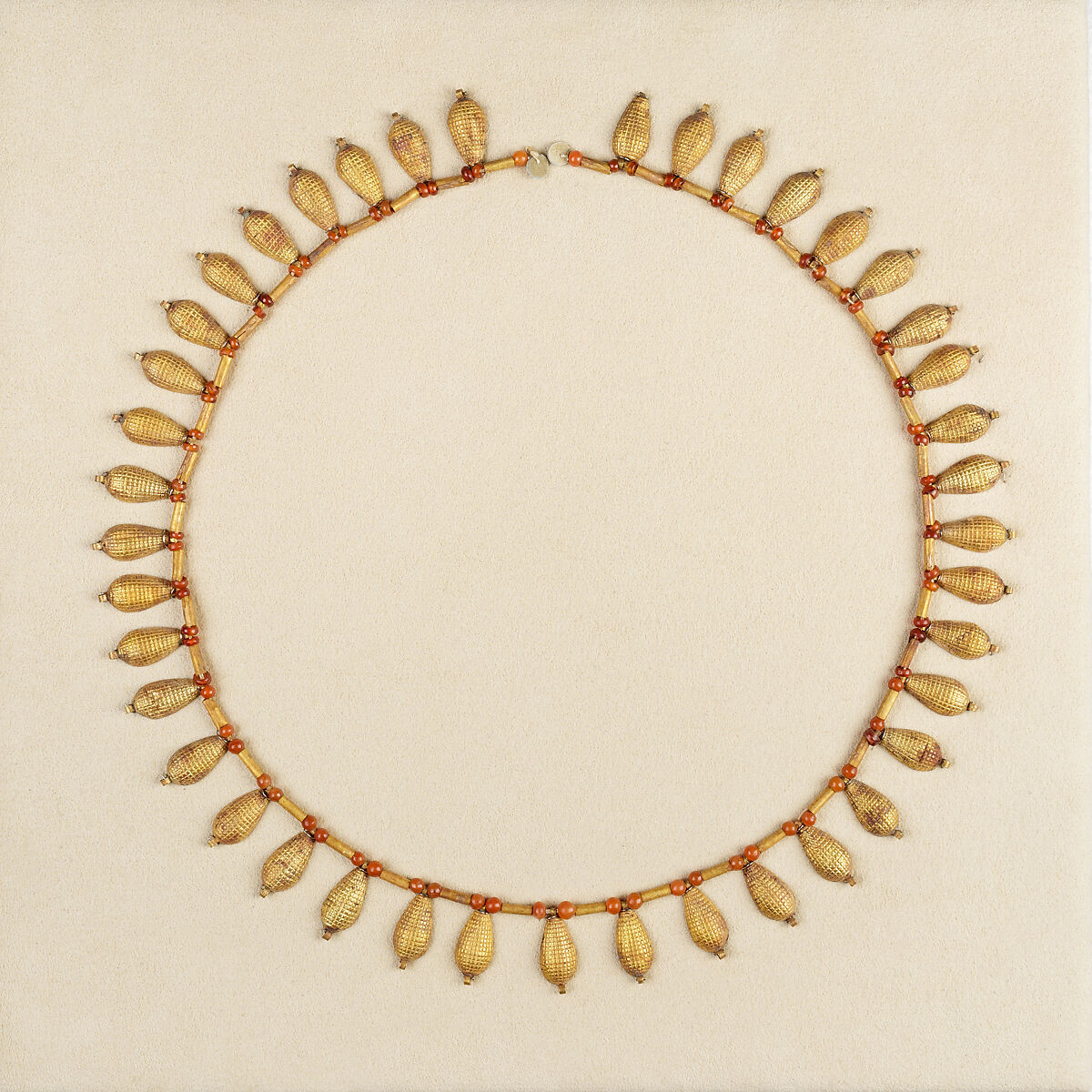 Necklace, Gold, carnelian 