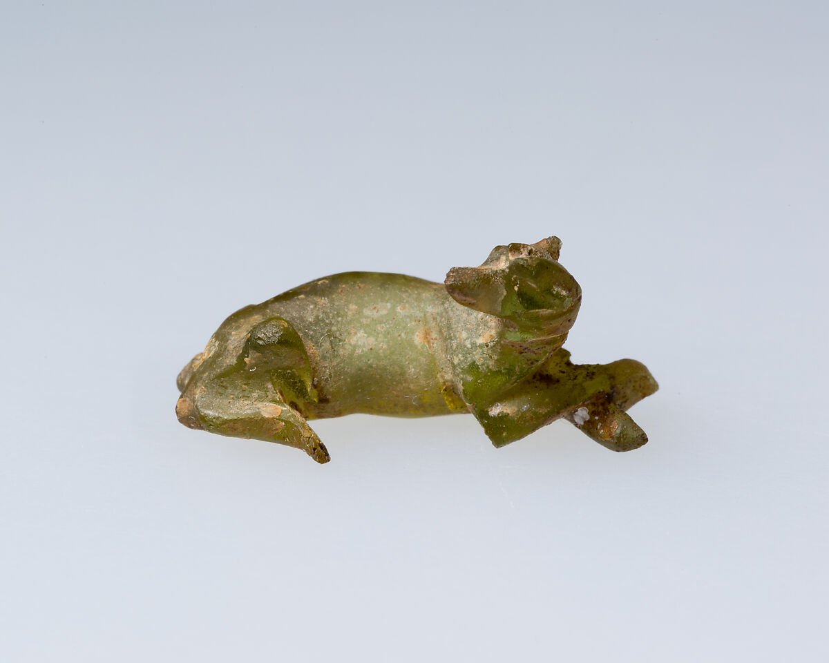 Recumbent dog amulet, Chalcedony 