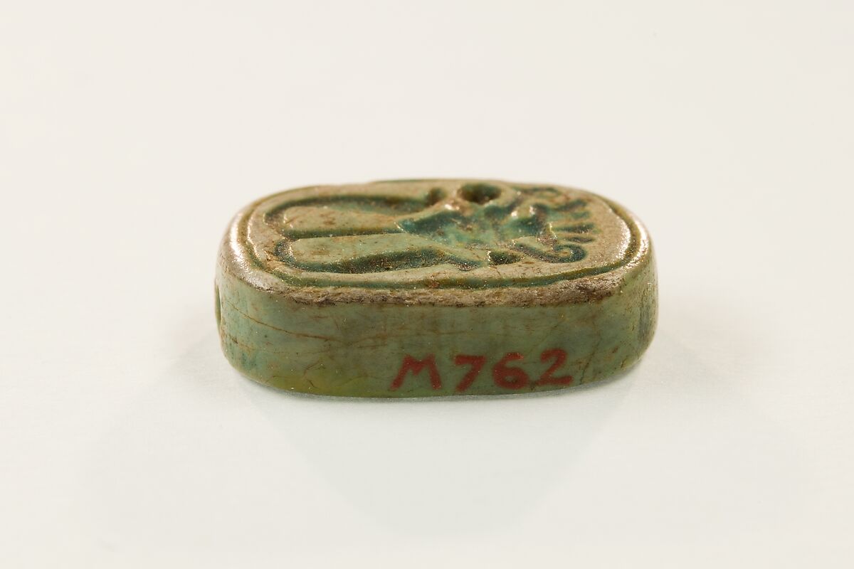 Scaraboid with an image of Hathor, Faience