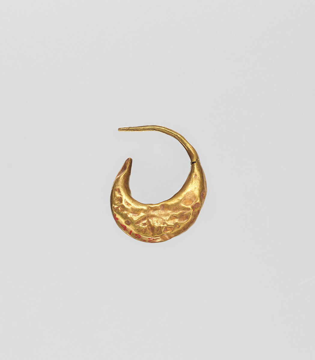 Earring, from cat mummy, Gold