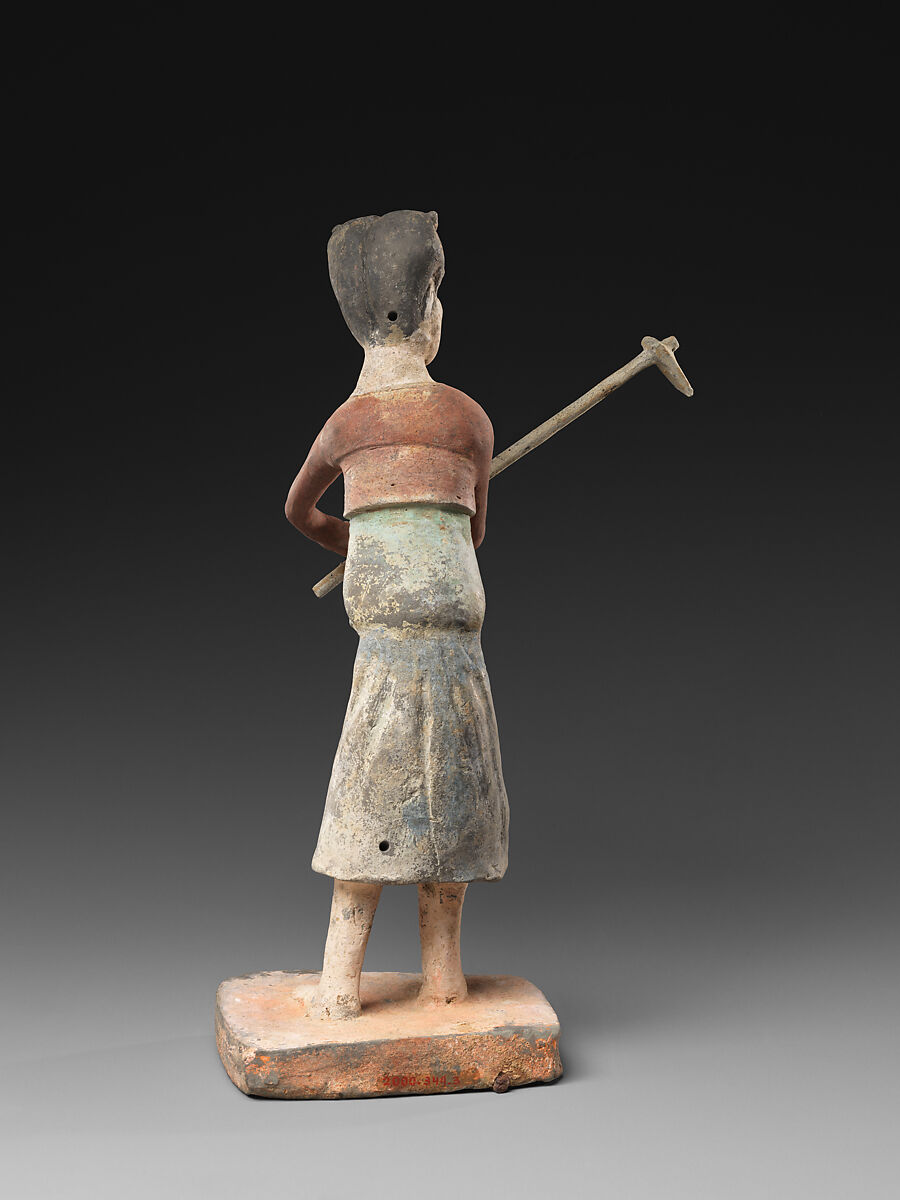 Woman with a hoe - China - Tang dynasty (618–907) - The