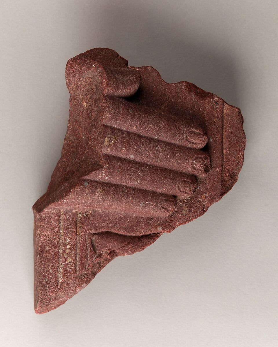 Hand from a stelophorous statue with part of the Horus name of Akhenaten (?), Red quartzite