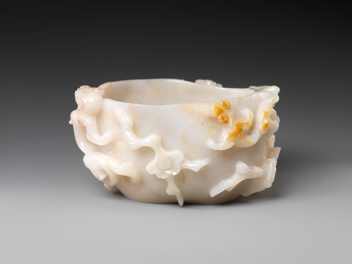 Brush washer with plum blossoms and feline dragons, Chalcedony, China