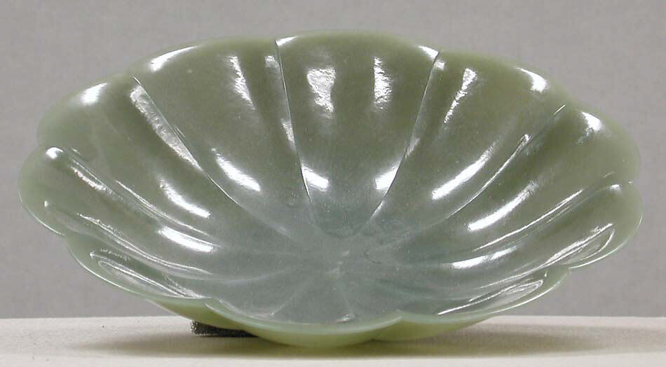 Dish in the shape of a chrysanthemum flower, Jade (nephrite), India