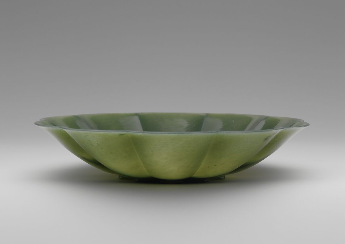 Dish in the shape of a chrysanthemum flower

, Jade (nephrite), India