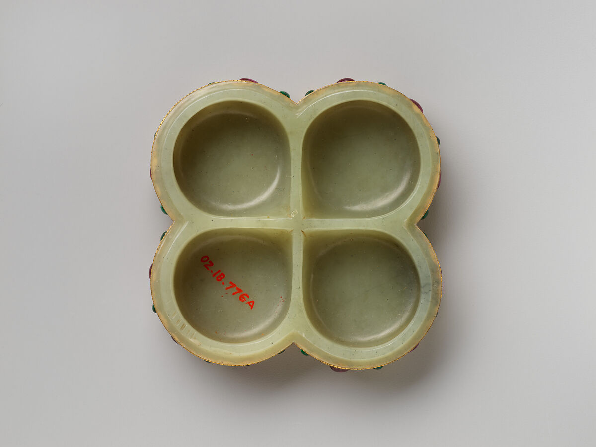 Box with Cover, Nephrite, gray with faint greenish tint, India