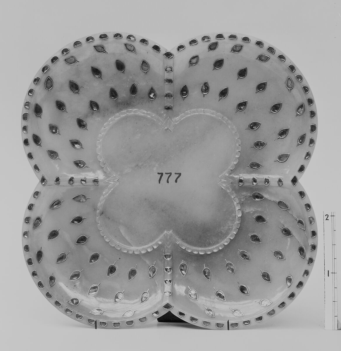Box with tray, Jade (nephrite) with gold and semiprecious stone inlays, India