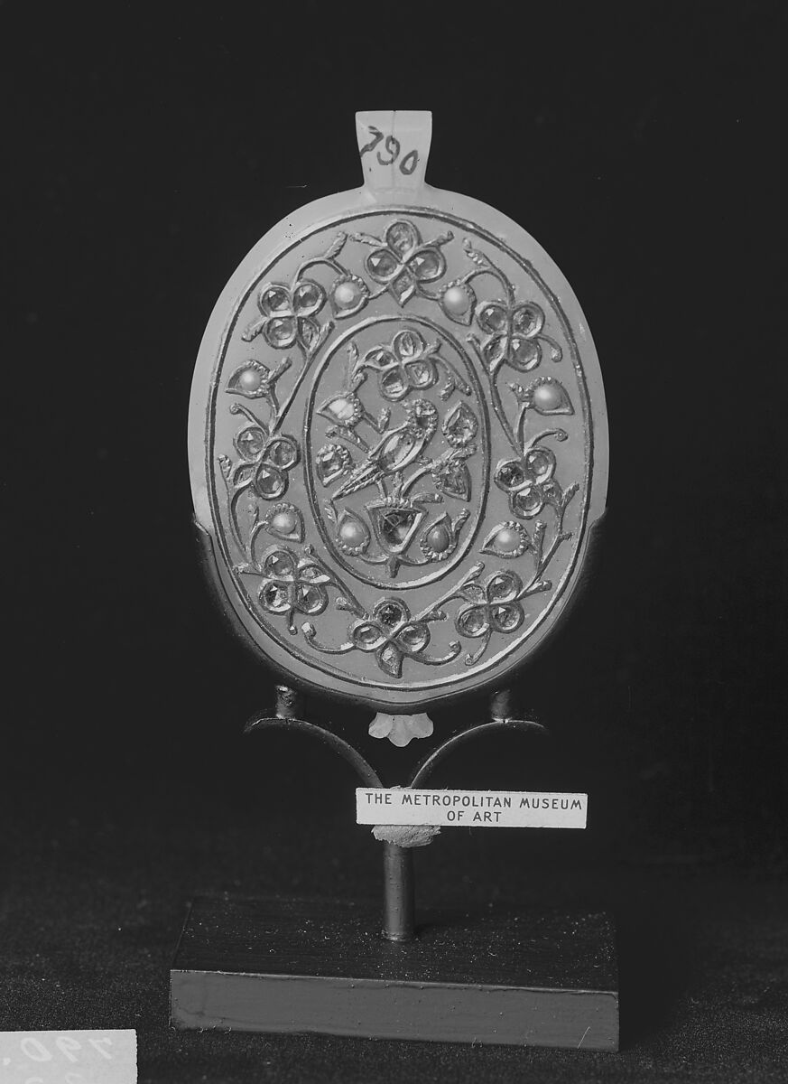 Jewelled Pendant, Nephrite with very faint grayish tint, India 