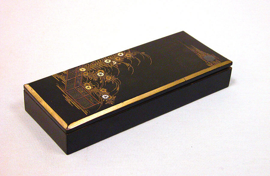 Write box. Inkstone Box with Poetry-inspired Seashore Design in Maki'e and Silver Inlay.