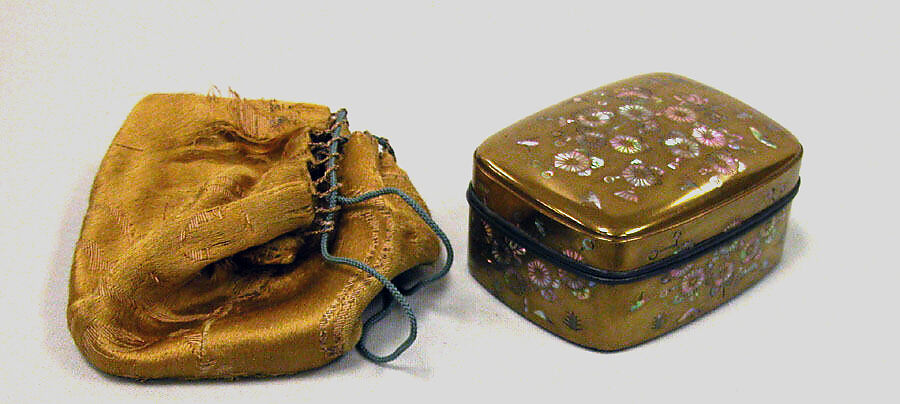 Incense Box, Ogawa Shomin, Gold hiramaki-e, mother-of-pearl and gold ground, Japan