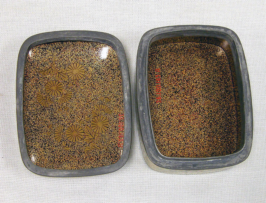 Incense Box, Ogawa Shomin, Gold hiramaki-e, mother-of-pearl and gold ground, Japan