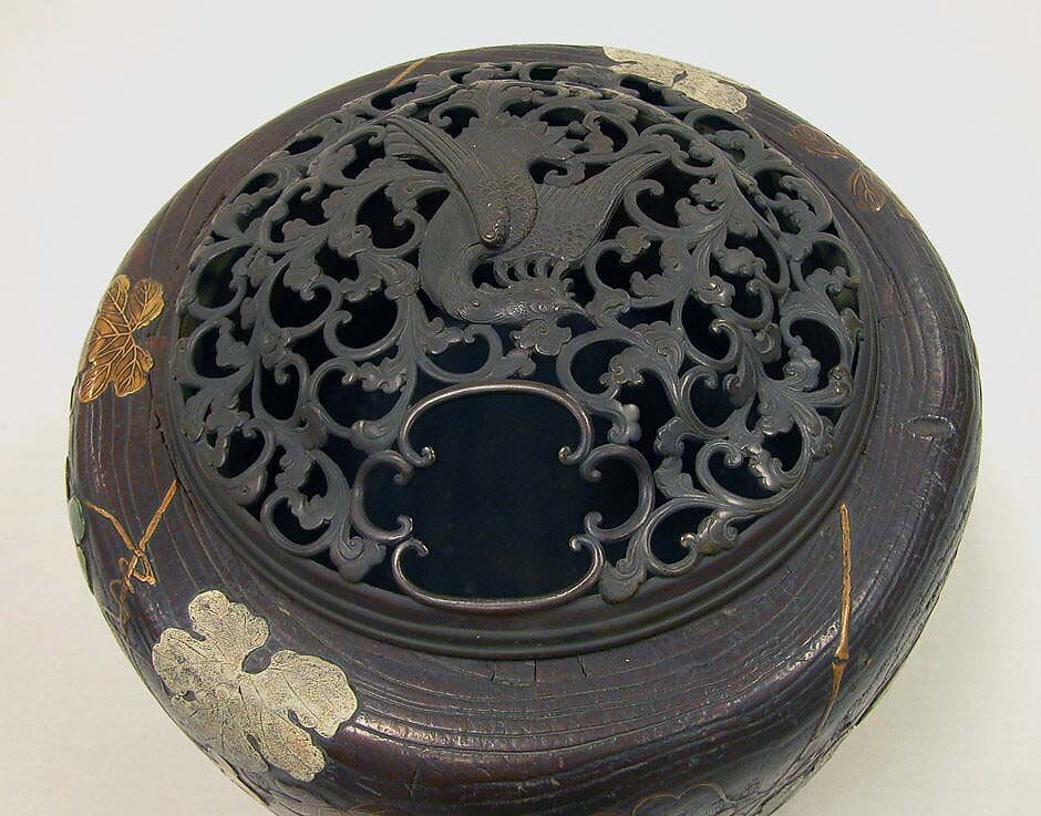 Coal container, Ogawa Haritsu (Ritsuō) (Japanese, 1663–1747), Wood, metal, mother-of-pearl, Japan