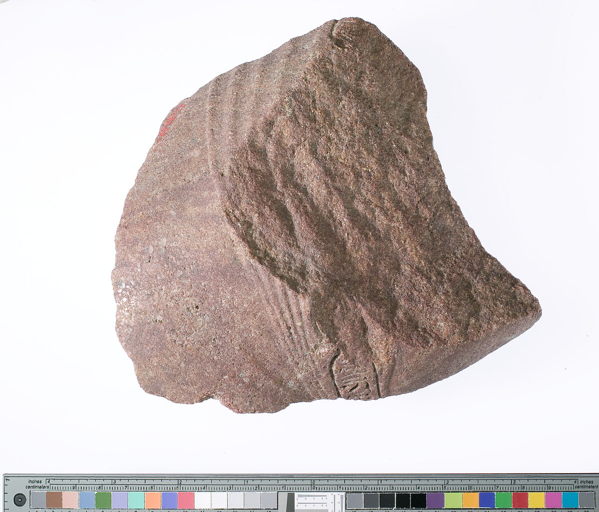 Fragment of the waist area of the king bending forward, Aten cartouches on the belt, Red quartzite