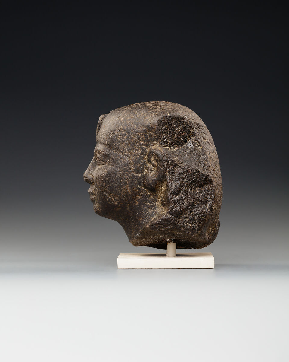 Royal head from a small statue, Gabbro