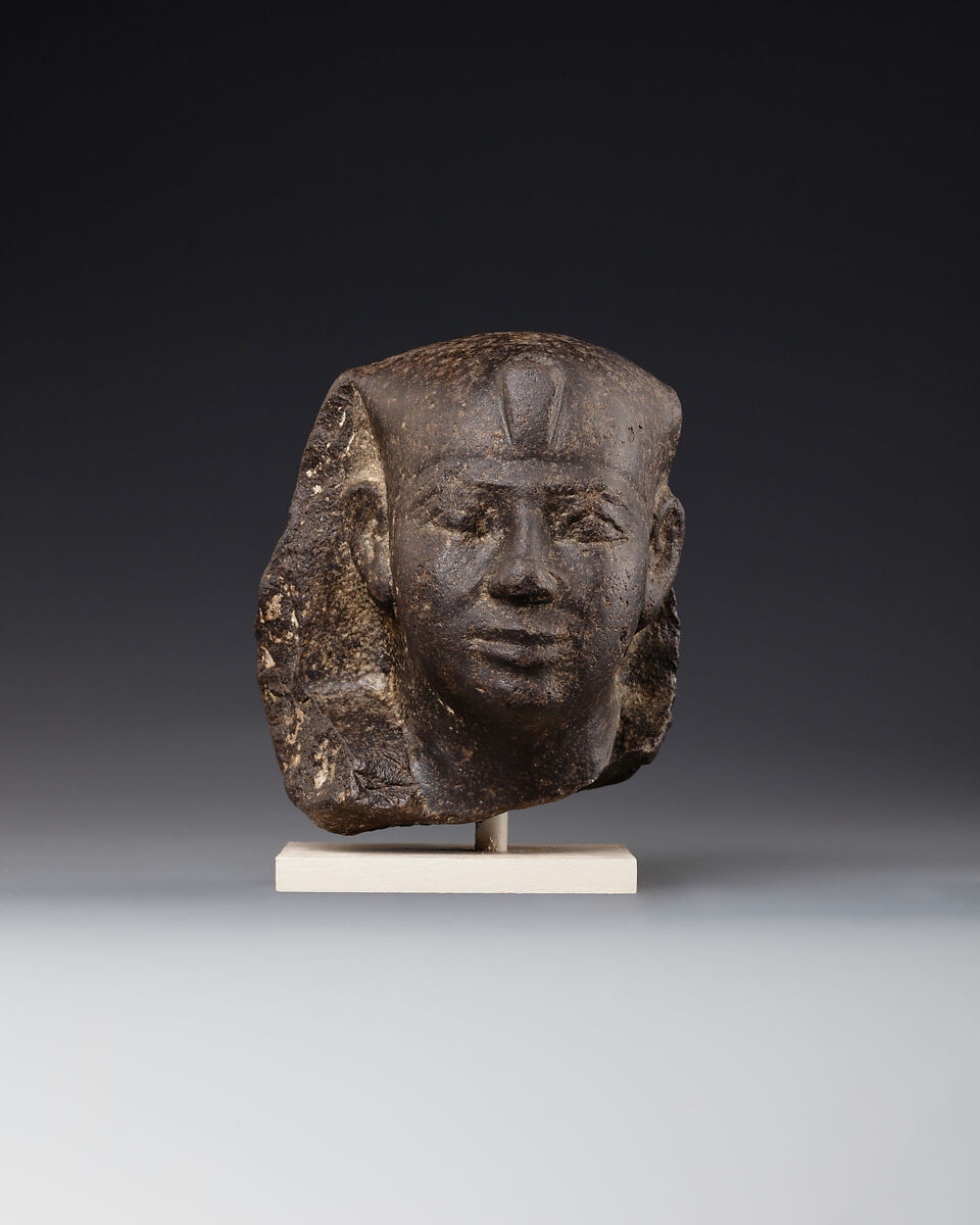 Royal head from a small statue, Gabbro 