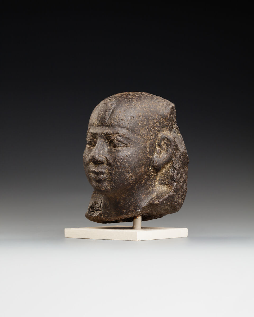 Royal head from a small statue, Gabbro