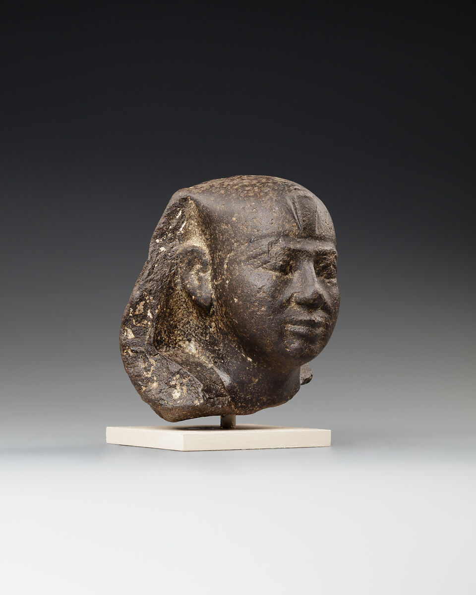 Royal head from a small statue, Gabbro