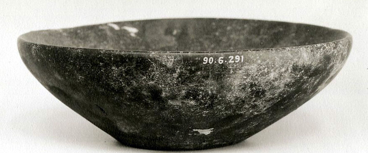 Shallow bowl, Basalt 