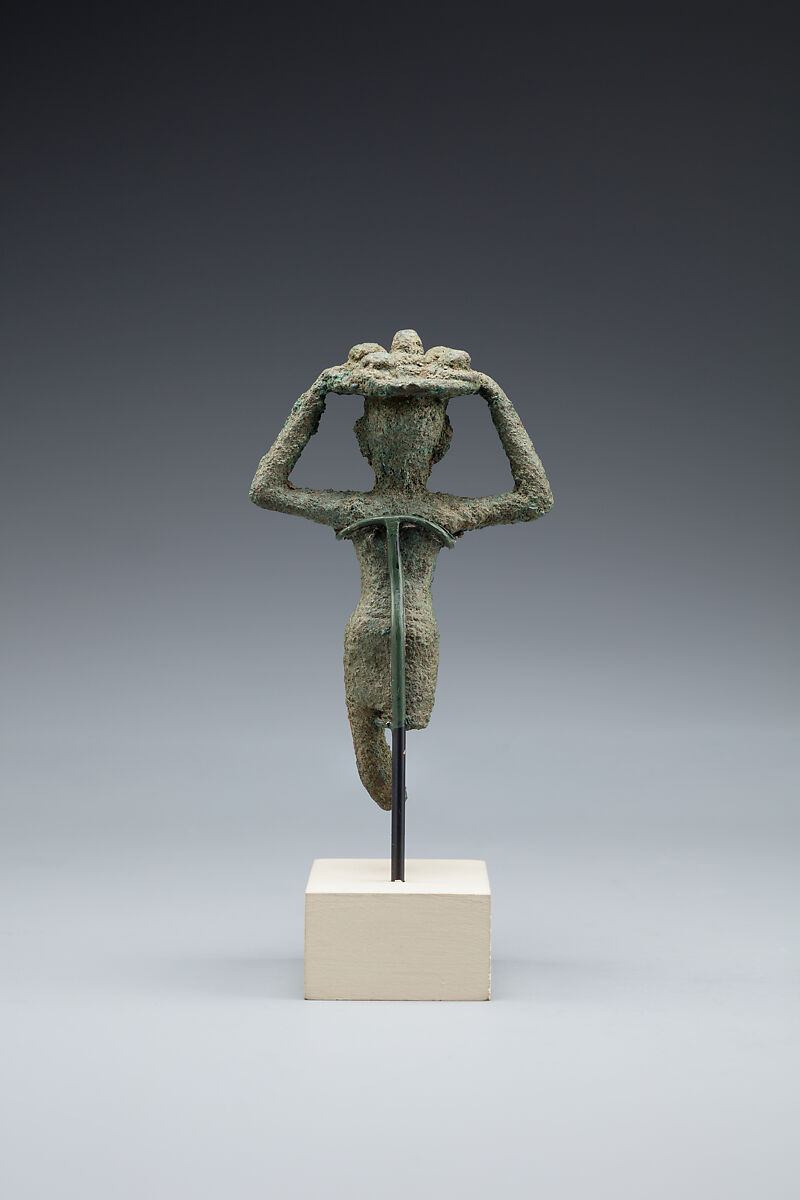 Man carrying a tray of loaves, Cupreous alloy
