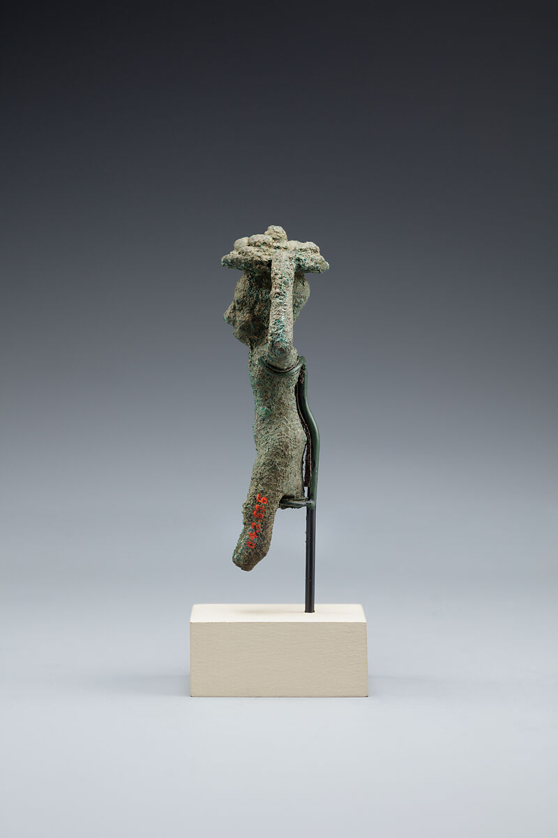Man carrying a tray of loaves, Cupreous alloy
