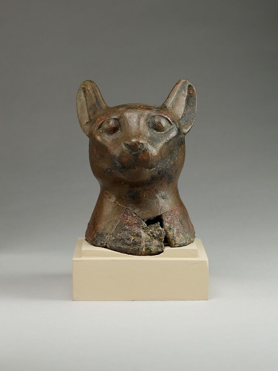 Head of a cat, Cupreous metal 