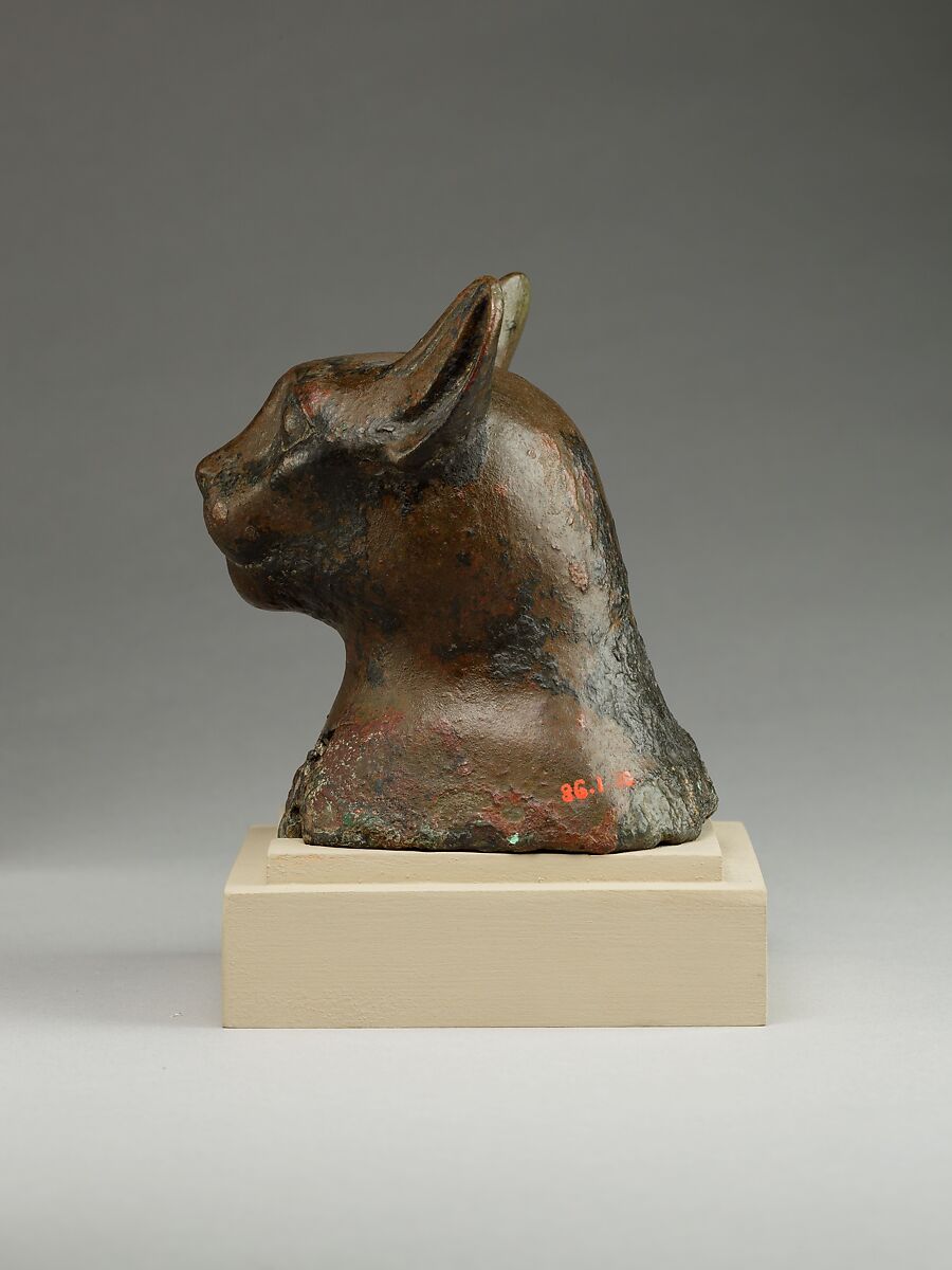 Head of a cat, Cupreous metal