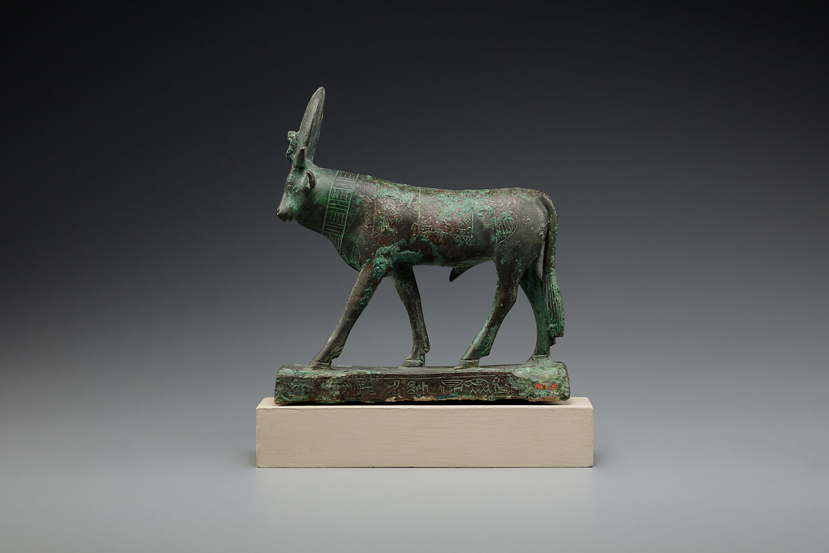 Apis with an inscription invoking Ptah for the benefit of Pasheryta[...] whose mother was Isetemhat, Cupreous metal