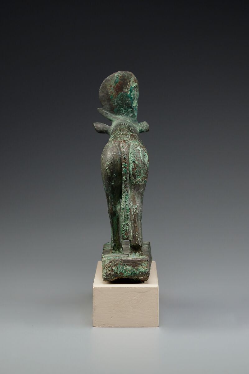 Apis with an inscription invoking Ptah for the benefit of Pasheryta[...] whose mother was Isetemhat, Cupreous metal