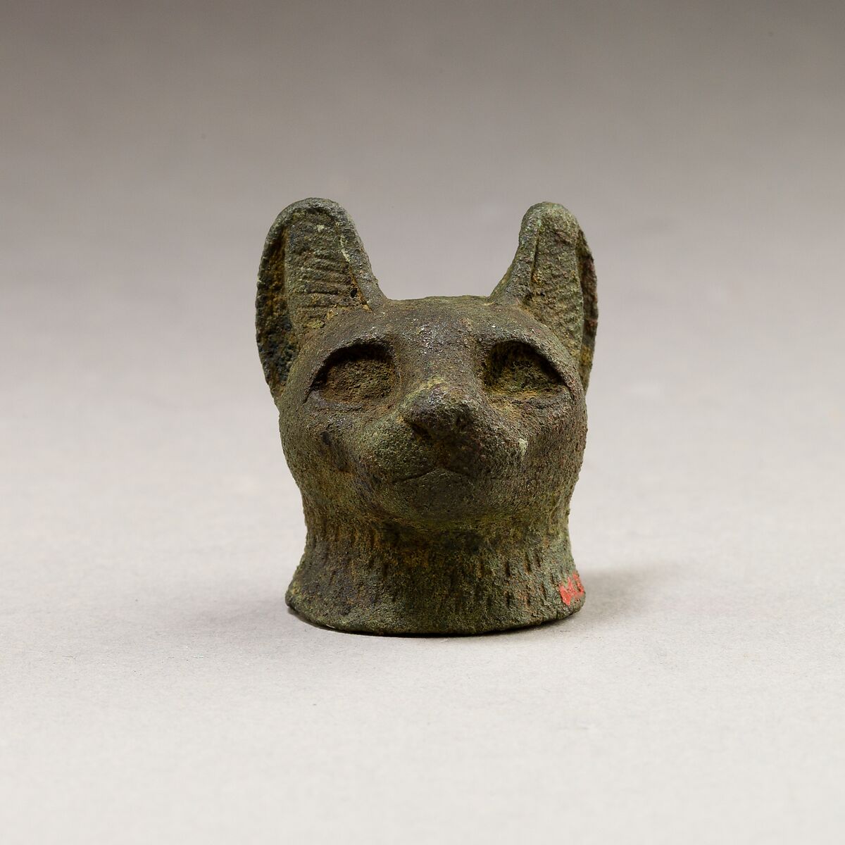 Cat head, Cupreous metal 