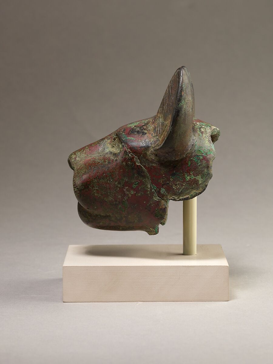 Head of a cat, Cupreous metal