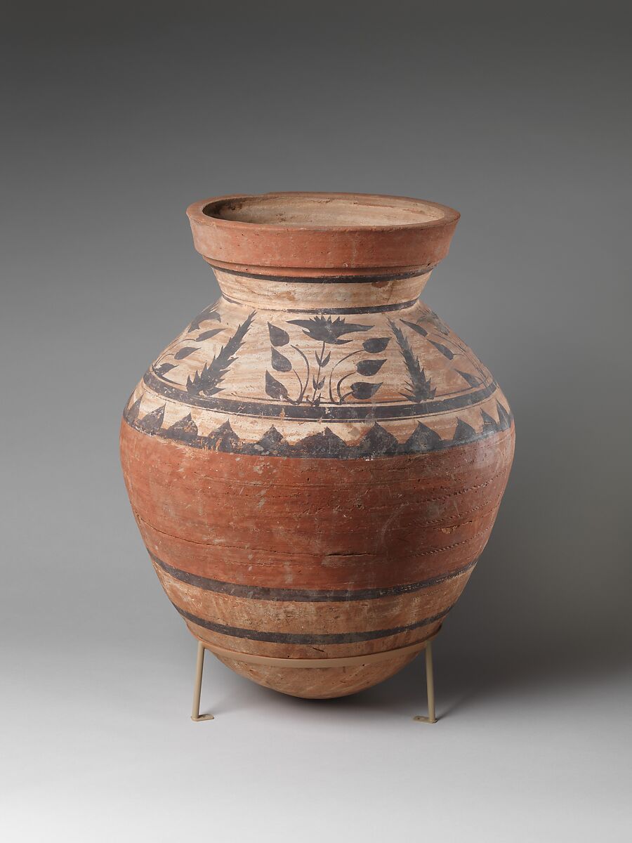 Large storage jar with floral decoration