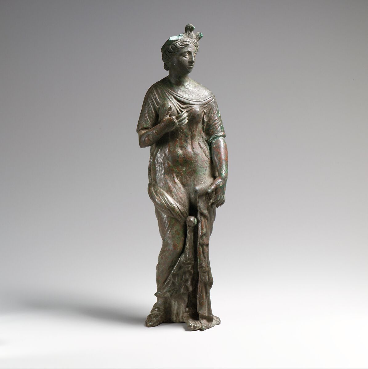 Isis-Aphrodite with Egyptian vulture cap, Bronze 