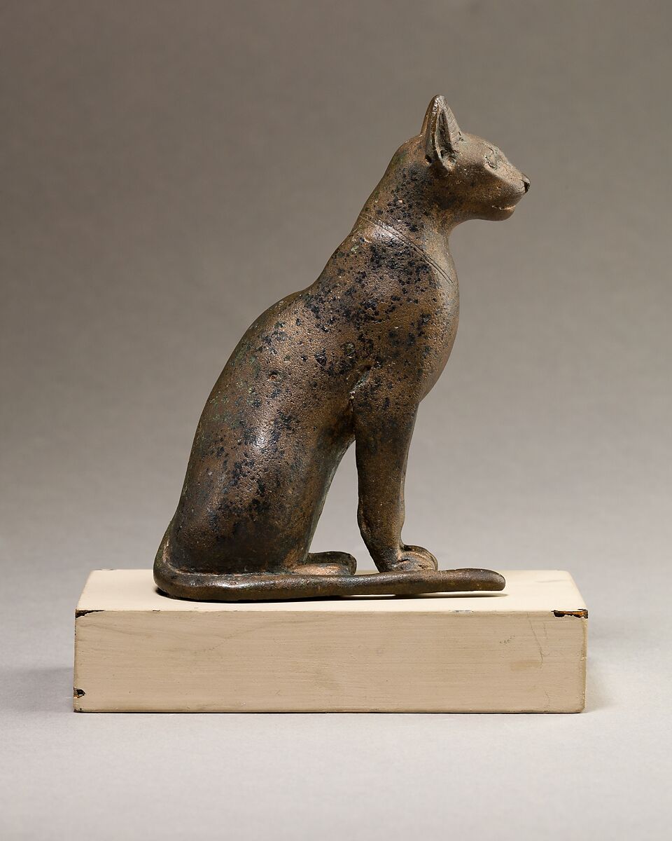 Cat figurine, Cupreous metal