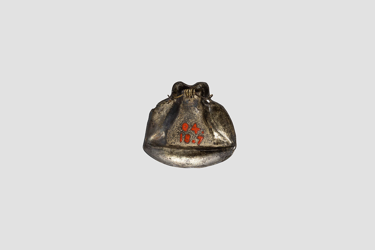 Amulet of Two Birds on a Neb-Basket, Silver